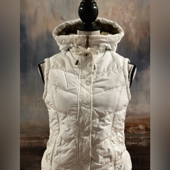 NWOT,, American  Eagle, not worn, no tag, winter white,  winter vest, - Picture 4 of 16